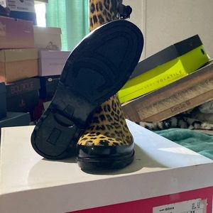 Western Chef, Size 8 leopard Rain Boots
